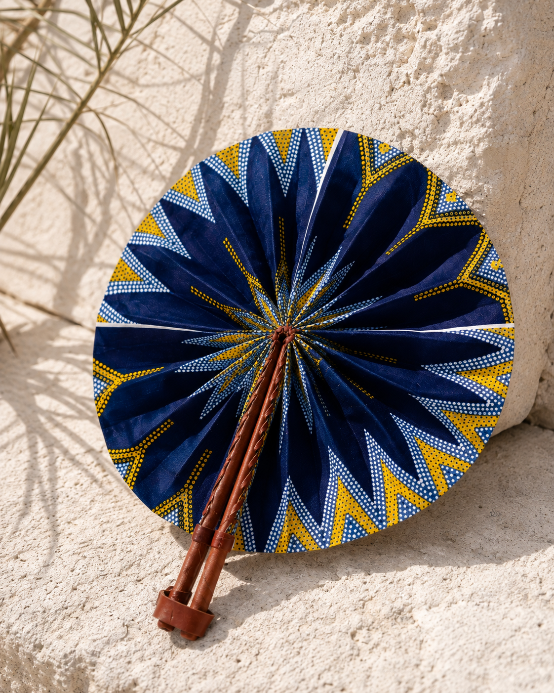 Éventail BINKUTI Soleil Indigo